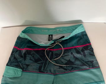 Ocean Current Men's 32 Green Tropical Draw String Swim Trunks with Side Pockets