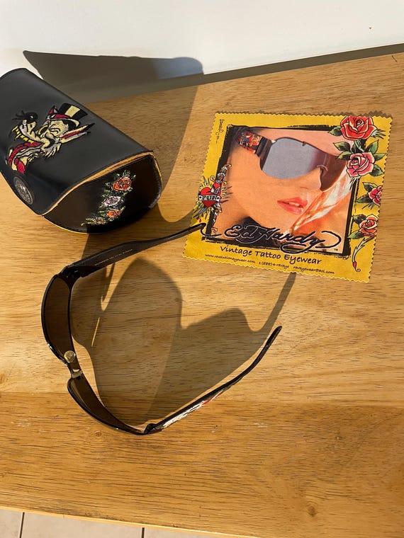 Gunmetal Wrap Around Ed Hardy Sunglasses With Decorative  display picture 2