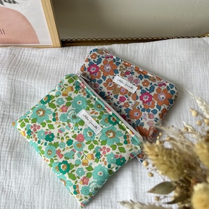 Small customizable flat fabric case