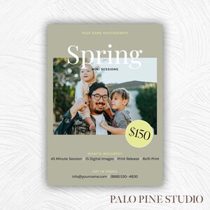 Può includere: Un volantino verde e bianco che pubblicizza mini sessioni fotografiche primaverili. Il volantino presenta una foto di un uomo con due bambini, un prezzo di 150 € e il testo "Mini sessioni fotografiche primaverili".