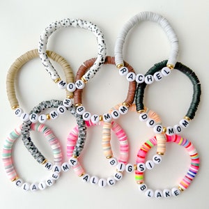 Namensarmband - Personalisiertes Heishi Perlenarmband mit Buchstabenperlen, personalisiertes Wort Armband, stapelbares Armband Geschenk für Sie