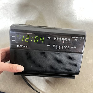 Vintage Sony Dream Machine alarm clock - black, AM/FM radio, green numbers, retro, 90s, 1990s, clock radio, ICF-C260
