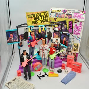 New Kids on the Block フィギュア 5体セット Amazon.com: NKOTB Funko POP! New Kids on The Block Band 5