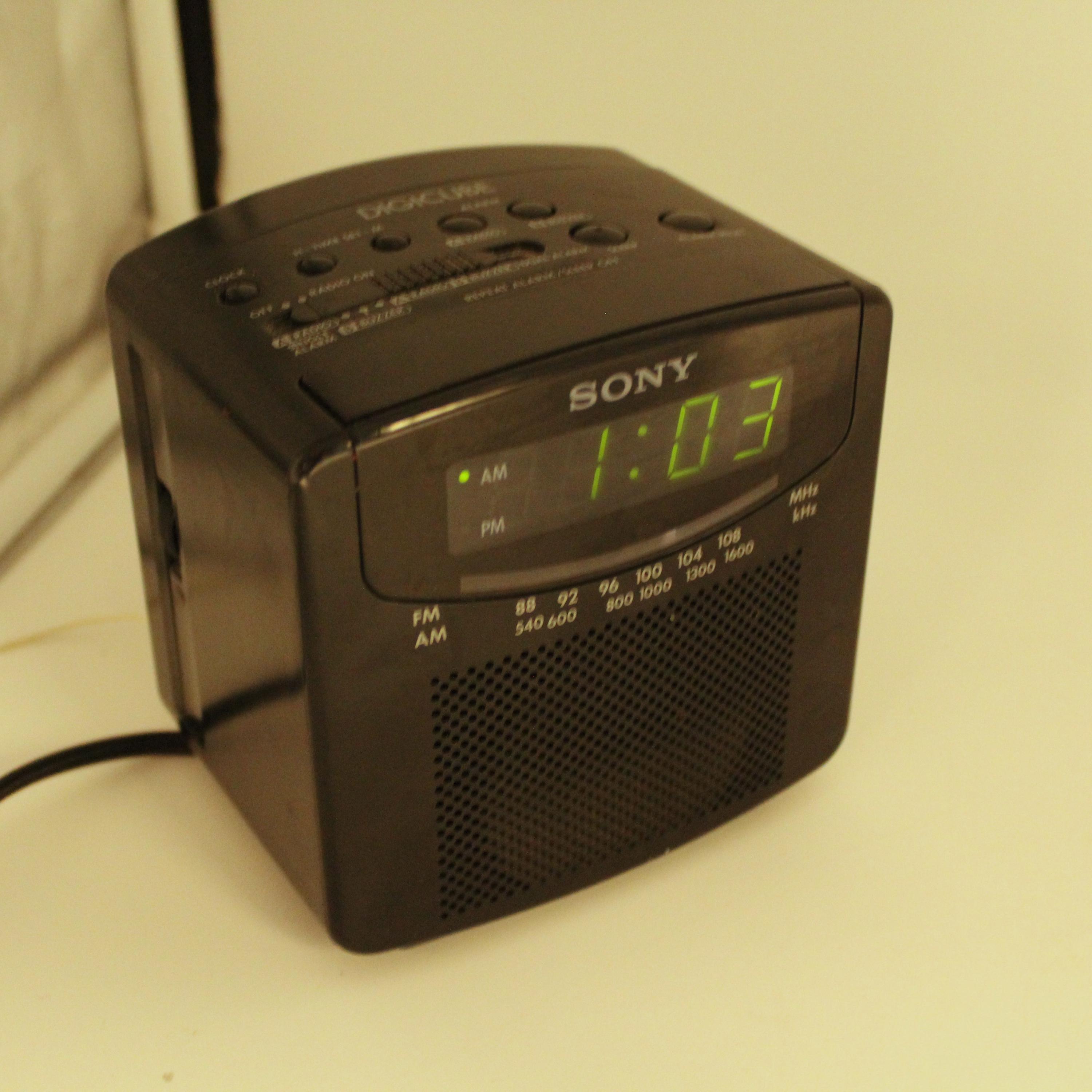 Black Sony Digicube Alarm Clock Radio - Vintage, AM/FM, Cube
