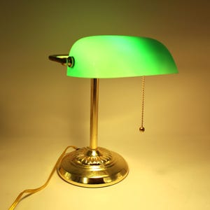Vintage green glass banker&#39;s lamp - gold-tone brass metal, piano lamp, desk lamp