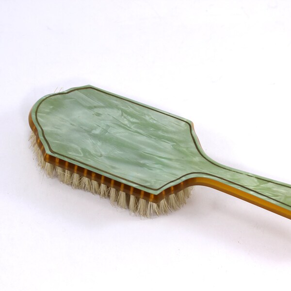 Lindo cepillo para el cabello de celuloide verde vintage: cepillo para el cabello, brillante, mediados de siglo, años 30 o 40, decoración de tocador, ¿baquelita?
