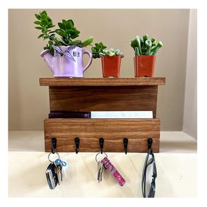 Estante de madera organizador de pared, decoración del hogar con llaveros, estante de correo, exhibición, almacenamiento, regalo de aniversario de boda, arte de pared hecho a mano, rústico