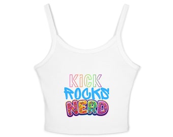 Krótki top Kick Rocks Nerd | Kolorowe napisy w stylu retro