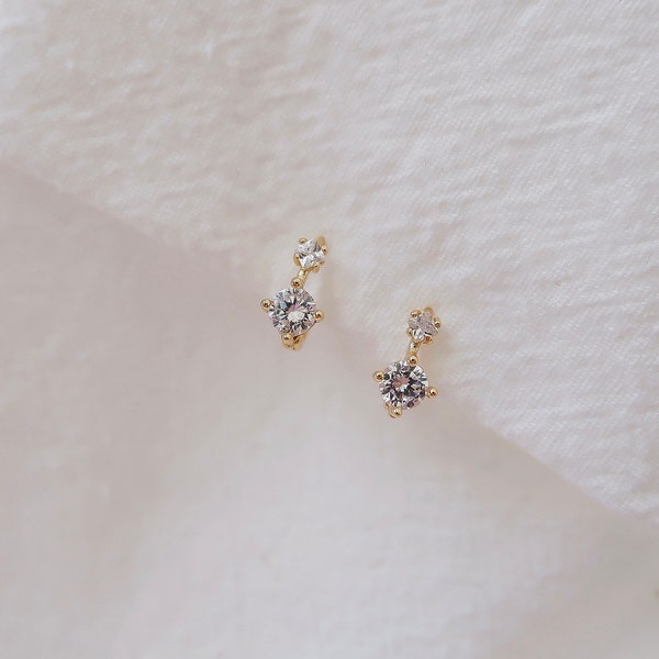 Beaded CZ Huggie Hoop Earring|Dainty Tiny Gold Silver CZ Huggie Earring|14K Gold-Filled Sterling Silver|Hypoallergenic|Zircon Huggie Earring