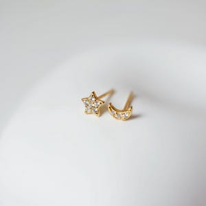 Orecchini Luna e Stella/Orecchini Luna con CZ minuscoli/Orecchini Stella minuscoli/Argento Sterling 14k/Orecchini Luna e Stella spaiati/Orecchini Celesti/CZ pavé