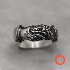 TRUST NO ONE Ring Tattoo inspirierter Art Deco Statement Schmuck Hand schütteln Schlangenbiss Ermächtigender kräftiger Ring Goth Punk