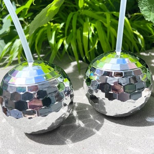 Bolaras Silver Disco Ball Cups (12 Pack) with Name Tags, Lids, and Straws | BPA Free | Drinking Glasses, Party Decoration
