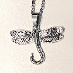 Minimalist pendant, Silver dragonfly pendant, Dragonfly necklace, Mom daughter gift, Women&#39;s necklace, Zen jewelry, Dragonfly jewelry