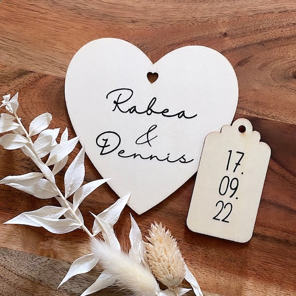 Geschenkanhänger zur Hochzeit / Holzanhänger / Herz Personalisiert