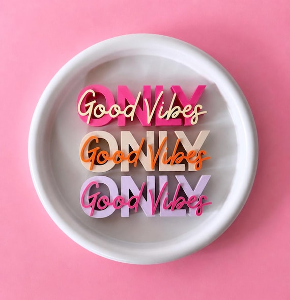 Moderner 3D-Schriftzug 'Good vibes only' I Statement-Dekoration