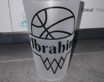 Personalized reusable cup with a basketball theme, for birthdays, kindergartens, baby showers, gifts, baptisms, parties, nannies, nurseries...