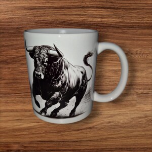 Caneca de touro, tourada. Caneca de touro em uma arena.