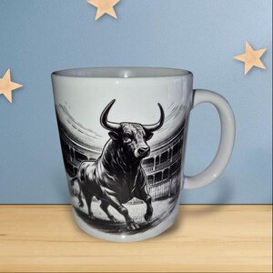 Caneca de touro, tourada. Caneca de touro em uma arena.