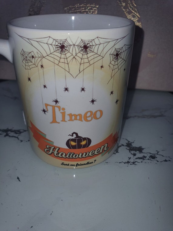 Tazza personalizzata con nome, tazza di Halloween, caffè per il nome desiderato perché non ogni mattina può iniziare con un omicidio divertente regalo