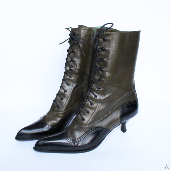 MIU MIU 2000s Vintage Victorian leather pointed wingtip toe boots lace up kitten heels olive green and black size 38.5 us 7 (made in Italy)