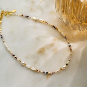 Ilvy | handmade pearl necklace “Bruna” colorful with freshwater pearls colorful beige violet brown dark blue gold