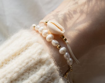 Ilvy | Filigree bracelet with shell beige gold