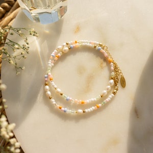 Ilvy handgemachte Perlenkette Assia bunt mit Süßwasserperlen weiß, orange, violett, grün Edelstahl gold Bild 5