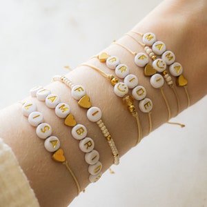 Ilvy | personalisiertes Armband Buchstabenperlen weiß, gold | Junggesellenabschied, Freundschaftsband, Namen, Initialen