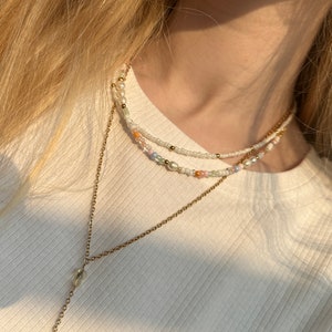 Ilvy handgemachte Perlenkette Assia bunt mit Süßwasserperlen weiß, orange, violett, grün Edelstahl gold Bild 2