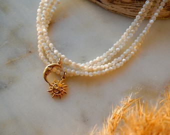 Ilvy | handgemachte Kette Choker "Malva" aus weißen Muschelperlen mit goldenen Details, Anhänger Sonne/ Mond  | Edelstahl