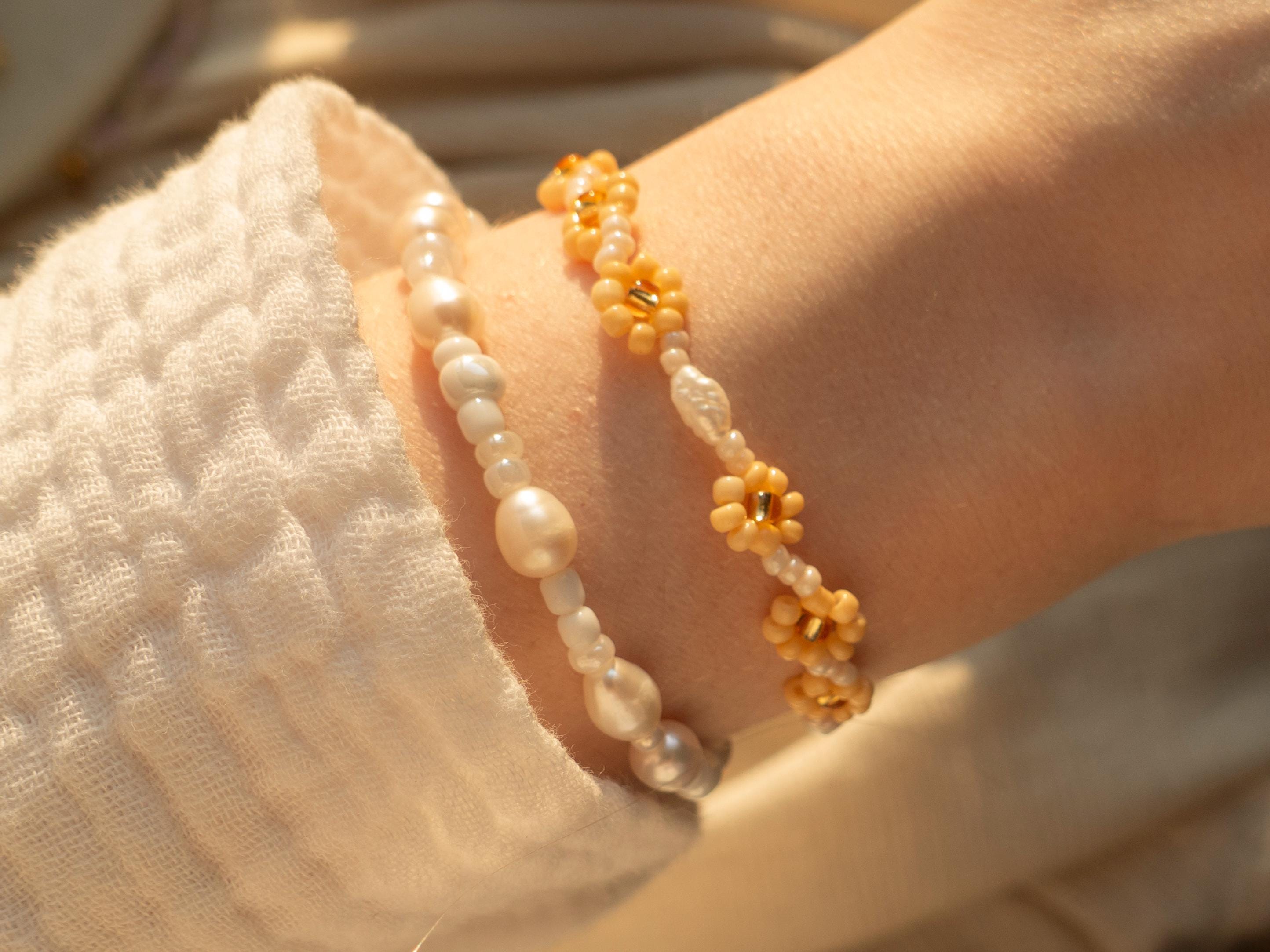 Ilvy | handmade delicate flower pearl bracelet "Zahrin apricot" glass beads, vintage freshwater pearls | stainless steel gold Daisy
