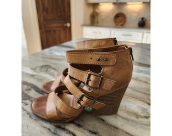 Y2K Mudd Womens Tan Brown Strappy Gladiator Block Heel Sandals Buckle Shoes 6.5