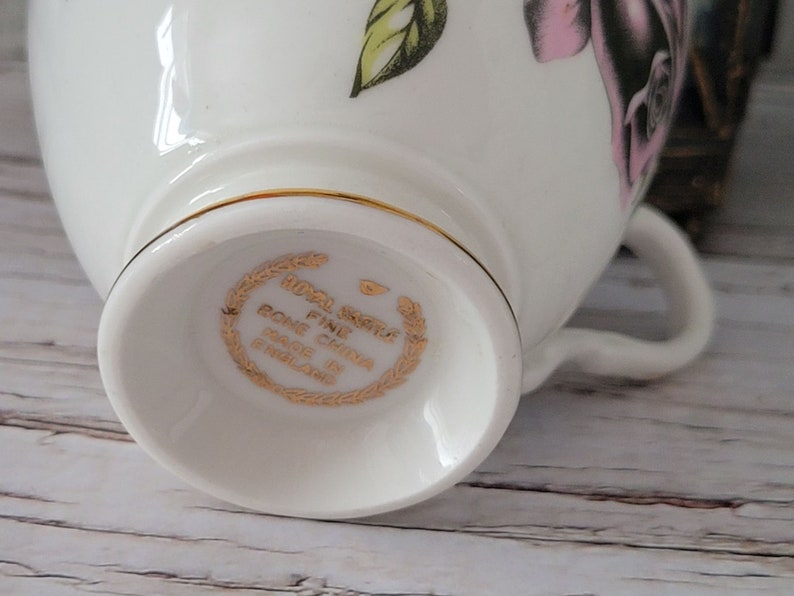 Royal Castle Vintage Fine China Englandteacup & Saucer Pink Roses Gold