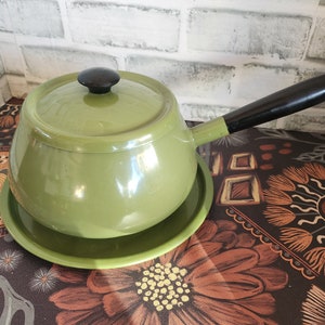 RARE- Vintage 1970&#39;s 9&quot; Olive Green Fondue Style Pot with Lid and Tray- 3 pieces