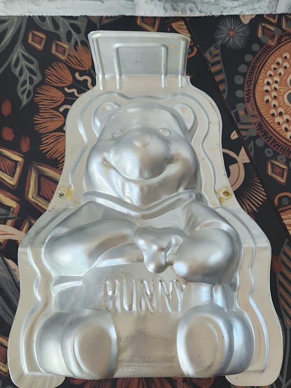 Wilton Vintage 3D Winnie the Pooh Cake Pan 2105-3002