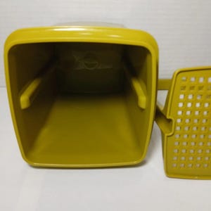 Vintage Tupperware- 1970&#39;s Pick-a-Deli Pickle Saver/Keeper- Olive Green 1330