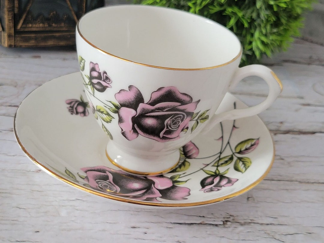 Royal Castle Vintage Fine China Englandteacup & Saucer Pink Roses Gold