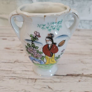 RARE- Vintage 1940&#39;s Gorgeous 3D Rose Miniature Bud Vase- Made in Occupied Japan