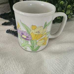 Vintage- 1970&#39;s Japan-Spring Flower Pattern Coffee/Tea Mug