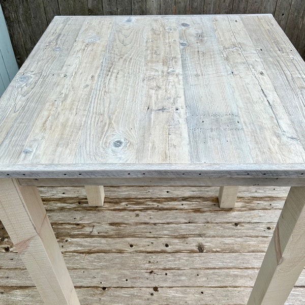 Driftwood Table (40"x40"x30" - 42" High) Eettafel, Bar Height Table, Whitewash, Antique White Bottom, Patio Table kan aangepaste formaten maken.