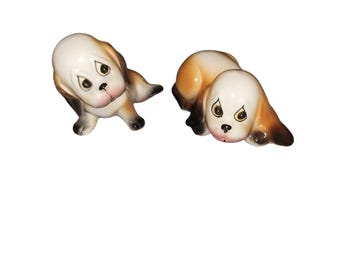 Figura de Beagle de pareja de basset hounds tristes, kitsch, vintage de mediados de siglo