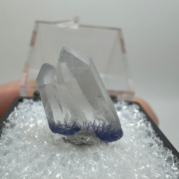 Dumortierite included Quartz