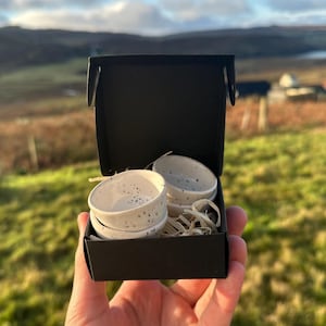 Eierbecher-Set aus Keramik – 4 Stück, inkl. Geschenk Verpackung. In 8 verschiedenen Farben