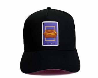 Pivot couch- black trucker hat