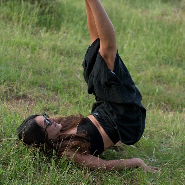 Sarouel cyberpunk tissé naturel en lin, pantalon bohème de yoga noir moderne fait main.