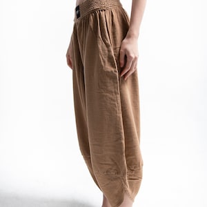 Pantalon tissé naturel bohème en lin, pantalon boho-harem de yoga fait main. image 7