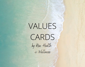 Op de afbeelding: Digitale download van Values Cards door Rise Health + Wellness. De afbeelding toont een strandscene met witte golven die breken op een zanderig strand.
