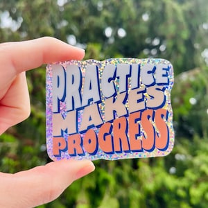 Practice Makes Progress vinilo adhesivo para botella de agua, duradero e impermeable, adhesivo con purpurina, letra ondulada con curvas, adhesivo grande para portátil