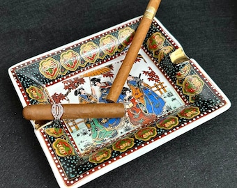 Vintage Chinese satsuma ashtray. Hand painted
