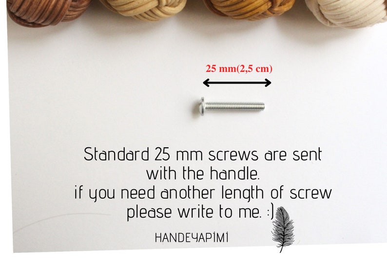Peut inclure: Une vis argent&eacute;e de 25 mm (1 pouce) de long. Le texte indique "Vis standard de 25 mm fournies avec la poign&eacute;e. Si vous avez besoin d'une autre longueur de vis, veuillez me contacter. :) HANDEYAPİMİ"
